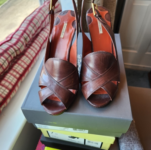 Max Studio Women's open toe slingback all leather shoes, Size 7M - Picture 2 of 8